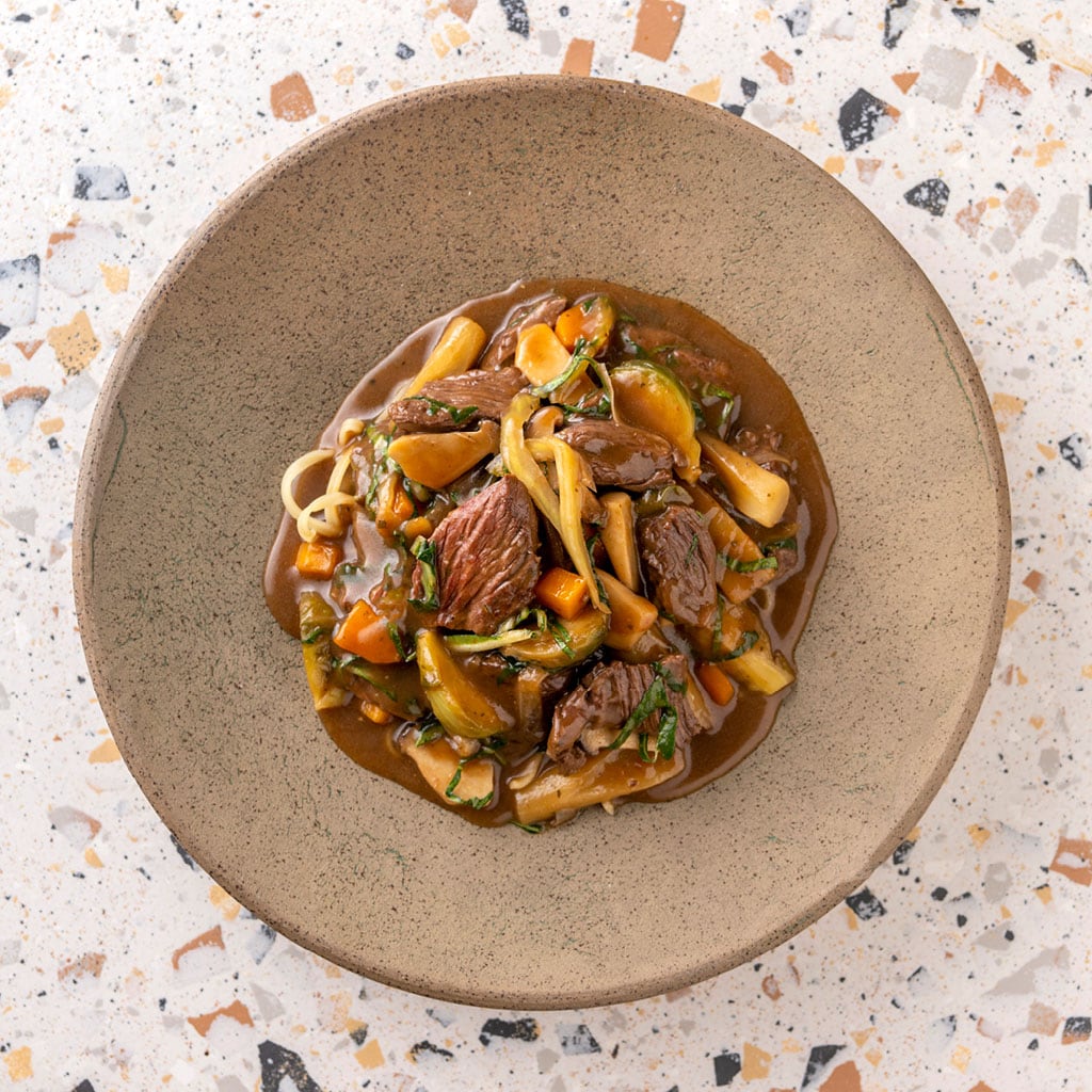 Oosters stoofpotje van rundvlees en wintergroenten